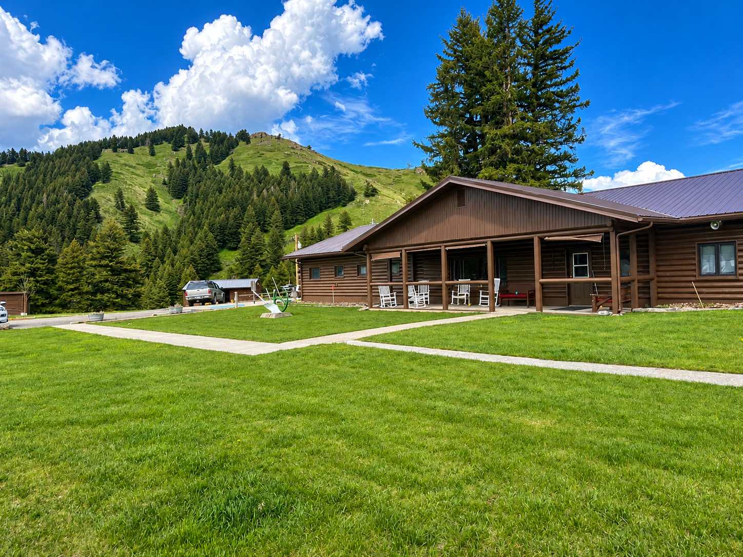 Main Lodge at Arrowpeak Camp